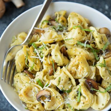 30-Minute Pesto Tortellini Recipe - Life Made Simple Tortellini Recipes Pesto, Pesto Tortellini Recipes, Toasted Tortellini, Tortellini With Pesto, Tortellini Recipes Crockpot, Tortellini Pesto, Vegan Tortellini, Recipes Pesto, Rigatoni Al Forno