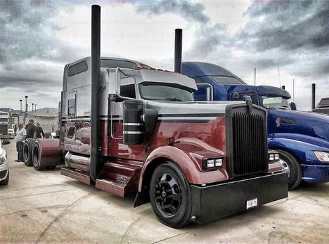 A&H Trucking, Repair, & Parts on Instagram: “More blackout Chrome on the Kenny W900. Like 👍 or 👎 . #kenworth #trucking #trucker #truck #trucklife #usafreight #trailer #highway…” Trucks 2023, Kenworth W900, Peterbilt 389, Peterbilt 379, Detroit Diesel, Truck Paint, Trucking Life, Show Trucks, Caption This