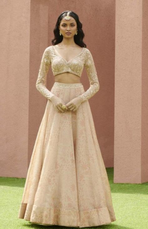 Plain White Lehenga, White Lehenga Skirt, Off White Lehenga, Neutral Expression, Plain Lehenga, Arpita Mehta, Function Dresses, White Lehenga, Saree Wearing