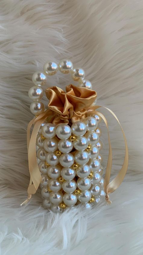 Pearl Bags, Hand Beaded Bag, Beads Craft Jewelry, Beauty Tips For Glowing Skin, Pearl Bag, Basic Tools, Beaded Bag, Love Days, Bags Tutorial