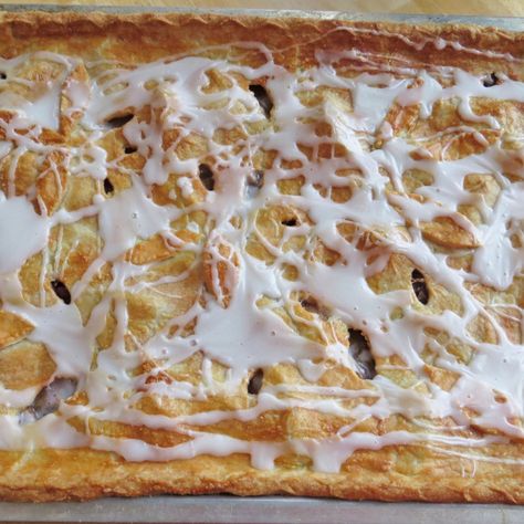 - Danish pastry Apple bars Danish Recipe From Scratch, Apple Bar Recipes, Apple Danish, Apple Square, Cheese Danish Recipe, Apple Pastry, Apple Pie Bars, Apple Bars, Danish Pastry