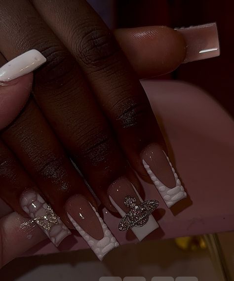 Bck 2 School Nails, Small Nail Inspo Aesthetic, Birthday Nails White And Silver, White Nails Medium Length With Design, Nail Inspiration Medium Length, Senior Year Nails Ideas, Gel X Nail Designs Black, Pink Baddie Nail Ideas, Nails Black Girls Acrylic