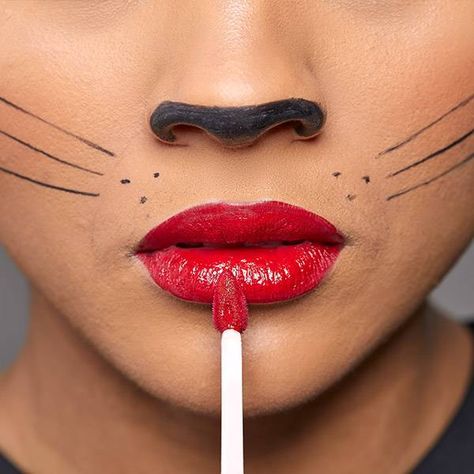 Cat Makeup Look, Makeup Look For Halloween, Cat Costume Makeup, Cat Face Makeup, Cat Makeup Tutorial, Simple Cat Makeup, Halloween Makeup Kits, Cat Halloween Makeup, Essential Makeup Brushes