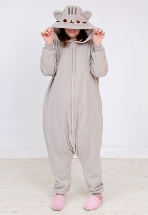 Los kigurumi con pijamas perfectas para dormir calientitas Pusheen Onesie, Pusheen Cute, Cozy Weekend, Cute Onesies, Pusheen Cat, Cute Sleepwear, Embroidered Face, Onesie Pajamas, Cute Pajamas