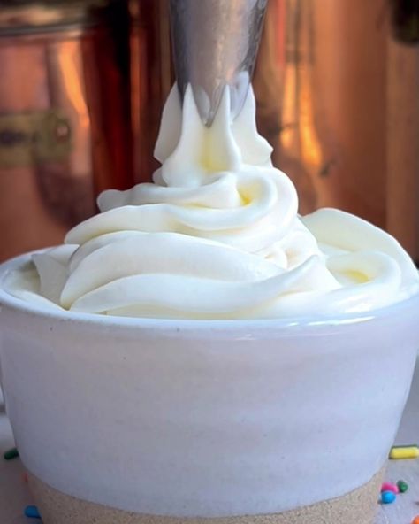 Soft Serve Frozen Yogurt Recipe, How To Make Frozen Yogurt With A Blender, Cuisinart Frozen Yogurt Recipes, Diy Froyo, How To Make Frozen Yogurt, Tart Frozen Yogurt Recipe, Diy Frozen Yogurt, Homemade Frozen Yogurt Recipes, Make Frozen Yogurt