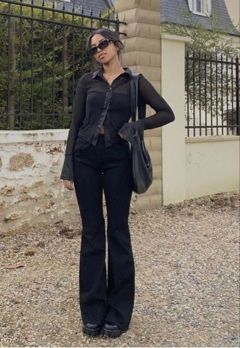 Black Flare Jeans Outfit Aesthetic, Black Bell Bottom Jeans Outfit, Black Bell Bottoms Outfit, Monochrome Outfit Black, Bootleg Jeans Outfit, Black Flare Jeans Outfit, Flair Leggings Outfit, Flared Jeans Outfit Fall, Outfit Black Jeans