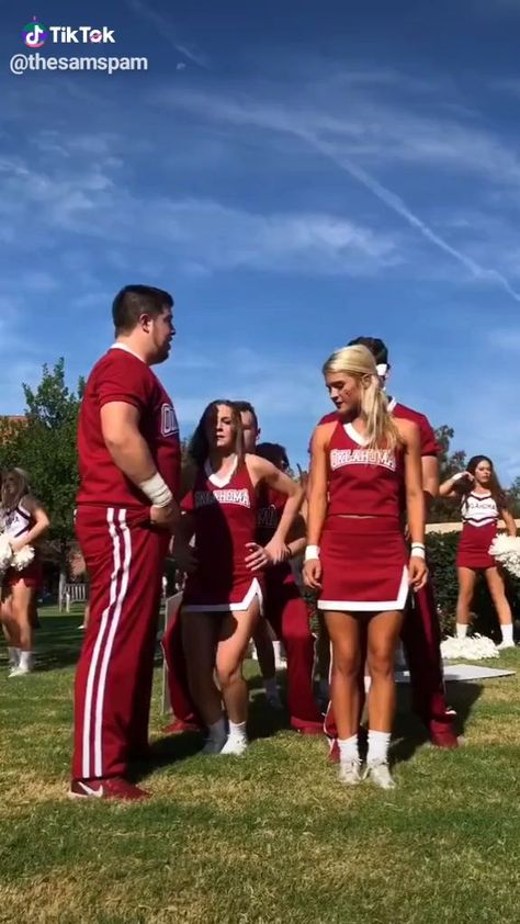 Cheer Stunts Easy, School Cheer Stunts, Amazing Cheer Stunts, High School Cheer Stunts, Cheer Stunts For Beginners, Cheerleader Stunts, Stunts Cheer, Cheer Tiktoks, Cheerleading Skills