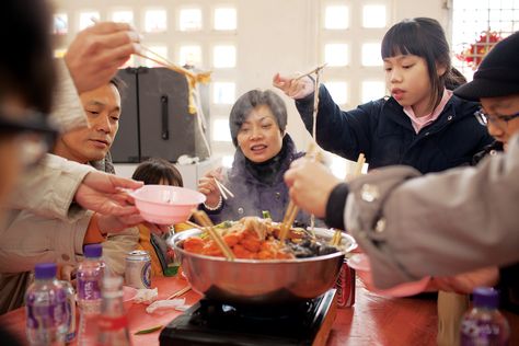 Chinese New Year in Hong Kong - Photo Gallery | SAVEUR Family Eating Together Photography, Family At Restaurant, Chinese Family Dinner, Eating Etiquette, Food Etiquette, Dragon Scene, Noodles Vegetables, Hong Kong Travel Guide, Chinese Lunar Calendar