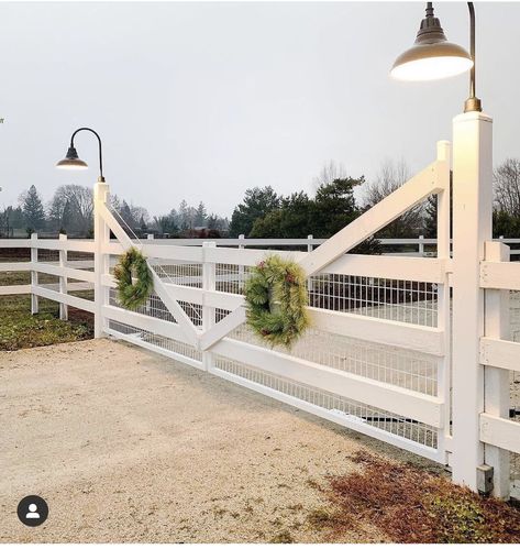 Farm Gates Entrance, Driveway Entrance Landscaping, Farm Entrance, Ranch Gates, Farm Gate, Driveway Entrance, Front Gate, Farm Fence, Front Gates