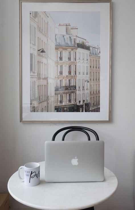 Parisian Style Office, Paris Office Decor Ideas, Parisian Office Decor, French Office Decor, Parisian Chic Style Home, Parisian Home Office, Parisian Style Kitchen, Parisian Office, French Office