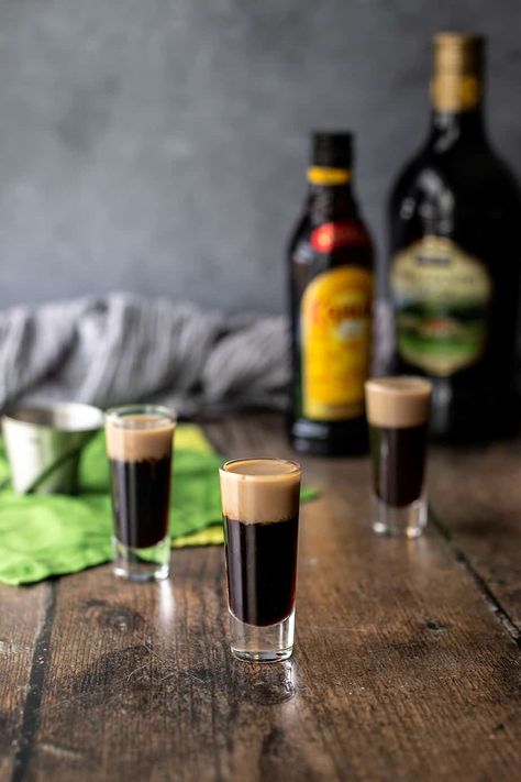 Baby Guinness, Baileys Iced Coffee, Layered Shots, Guinness Recipes, Coffee Cake Cookies, Wonton Cups, Irish Cream Liqueur, Cookie Cake Recipe, Cream Liqueur