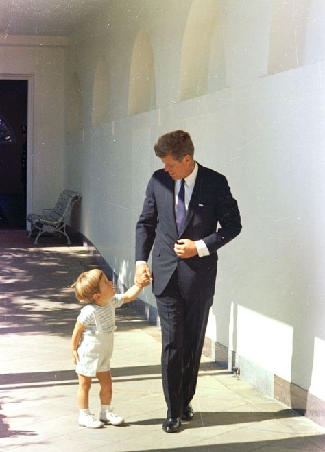 John Junior, Jfk Jr, John Fitzgerald, American Presidents, Jackie O, Us Presidents, Historical Photos, First Lady, No. 2