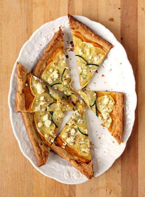 Seasonal Squash Tart Squash Tart, Zucchini Tarte, Grill Dessert, Butternut Squash Puree, Thanksgiving Leftover Recipes, Goat Cheese Recipes, Low Carb Meal, Savory Tart, Summer Appetizer