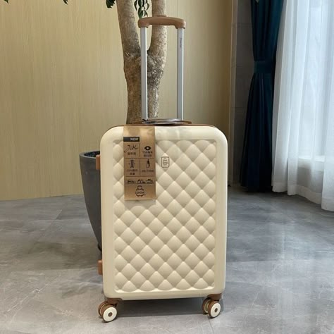 #hardsideluggage #luggage #quiltedmould #mold #hardluggage #fashion #fashionbag #fashionluggage #customdesign #productdesign #3D #luxuryluggage #beautifuldesign #highfashion #highfashionluggage #style #diamondquilted #hardsidemold Tas Lv, Fashion Dream Job, Luxury Luggage, Cute Luggage, Suitcase Organization, Hardside Luggage, Luggage Bags Travel, Travel Suitcase, Mould Design