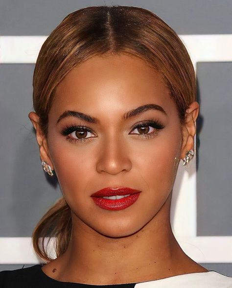 Beyonce Makeup Looks, Beyonce Makeup, 2024 Makeup, Vaseline Beauty Tips, Big Ears, Vaseline, Up Hairstyles, Beyonce, Lip Makeup