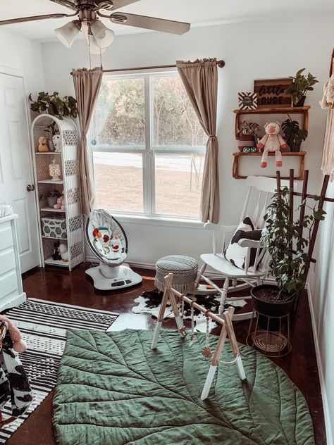 Unisex Nursery Themes Woodland, Goblincore Nursery, Green Aesthetic Nursery, Small Boho Nursery Ideas, Newborn Living Room Set Up, Nursery With Plants, Nursery Ideas Plants, Boho Eclectic Nursery, Boho Green Nursery