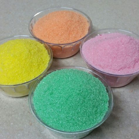 Quieres hacer esta azúcar de colores en tan sólo 1 minuto? Toca la foto para ver el video. #azúcar #colores #azúcardecolores #azúcarcolores #color Sugar Scrub, Make It Yourself, Twitter, Color