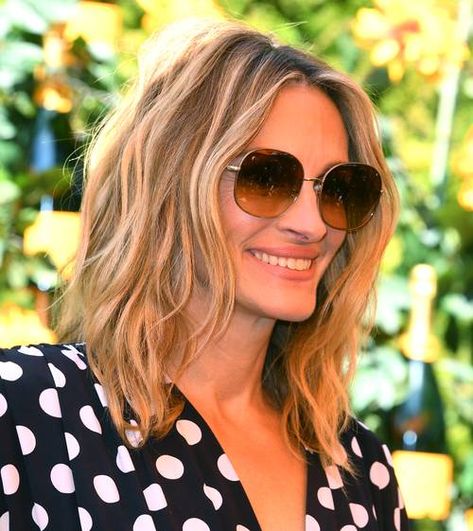 Courtney Cox Hair, Julia Roberts Hair, Slicked Back Ponytail, Tamar Braxton, Fuller Hair, Celebrity Hair Stylist, Julia Roberts, Look Younger, Celebrity Hairstyles