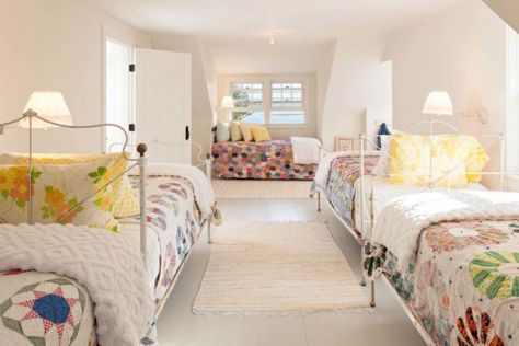 Cape Cod Bedroom, Beach Cottage Kitchens, Bunk Room Ideas, Beach Style Bedroom, Bunk Rooms, Home Bunch, Cape Cod Style, Bedroom Photos, Bunk Room