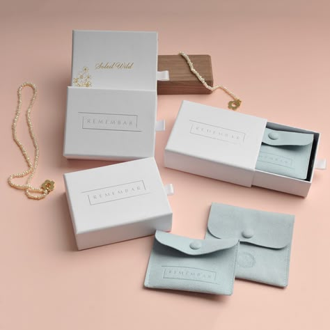 Packaging For Accessories, Minimal Jewelry Packaging, Packaging Design Accessories, Cute Jewelry Packaging Ideas, Accessories Packaging Ideas, Jewelry Gift Box Ideas, Luxury Jewelry Packaging Boxes, Luxury Jewelry Packaging, Jewelry Packaging Ideas