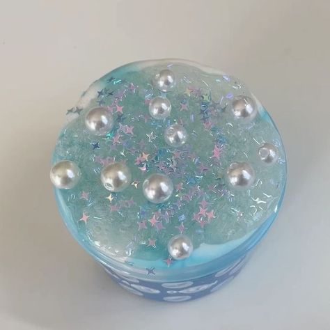 peachyjellyslimes.com on Instagram: "🌊Pearly Ocean🌊 beach or mountains? - this slime is a squishy😆 slay slime, with a clear💧and crispy😗 bingsu topper. it comes with glitter✨ stars🌟 and pearls. when mixed🥣 it turns into a pastel blue🐳 slay + bingsu slime. it inflates☁️ like a dream😊 and the bingsu beads make a slightly crunchy😋 sound. - shop: www.peachyjellyslimes.etsy.com youtube: peachyjellyslimes tiktok: shoppeachyjellyslimes #slime #slimeasmr #slimevideos #slimevideo #slimeshop #sli Bingsu Slime, Slime Shops, Slime Videos, Slime Asmr, Glitter Stars, Ocean Beach, Pastel Blue, How To Make Beads, A Dream