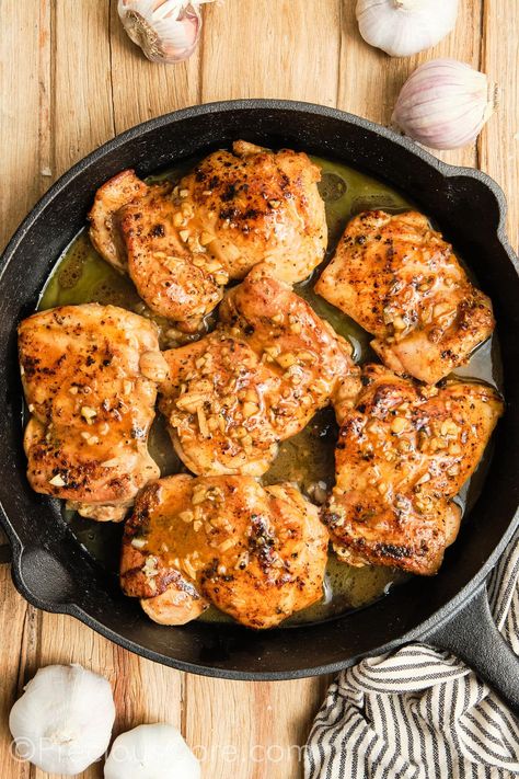 Cooked chicken thighs in a cast iron skillet. Chicken Thigh Recipes Cast Iron Skillet, Chicken Thighs Cast Iron Skillet, Cast Iron Skillet Chicken Thighs, Boneless Chicken Thighs Recipes, Roasted Boneless Chicken Thighs, Cast Iron Chicken Thighs, Skillet Chicken Thighs, Keto Chicken Thighs, Cast Iron Chicken