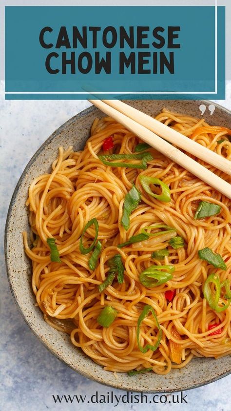 Cantonese Chow Mein Cantonese Chow Mein Recipe, Cantonese Chow Mein, Vegan Chinese Recipes, Chow Mein Sauce, Cashew Stir Fry, Vegan Chow Mein, Vegan Chinese Food, Vegetable Chow Mein, Vegan Stir Fry