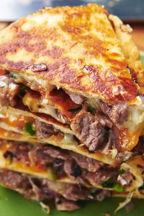 Steak Quesadilla Recipes, Leftover Steak Recipes, Steak Quesadillas, Cheese Quesadilla Recipe, Steak Quesadilla, Steak And Cheese, Flank Steak Tacos, Beef Quesadillas, Cheese Quesadillas