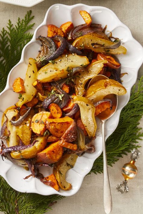 Roasted Sweet Potato, Pear, and Onion Pudding Chia, Roasted Pear, Roasted Sweet Potato, Pear Recipes, Vegan Thanksgiving, Onion Recipes, Sweet Potato Recipes, Vegetable Sides, Veggie Dishes