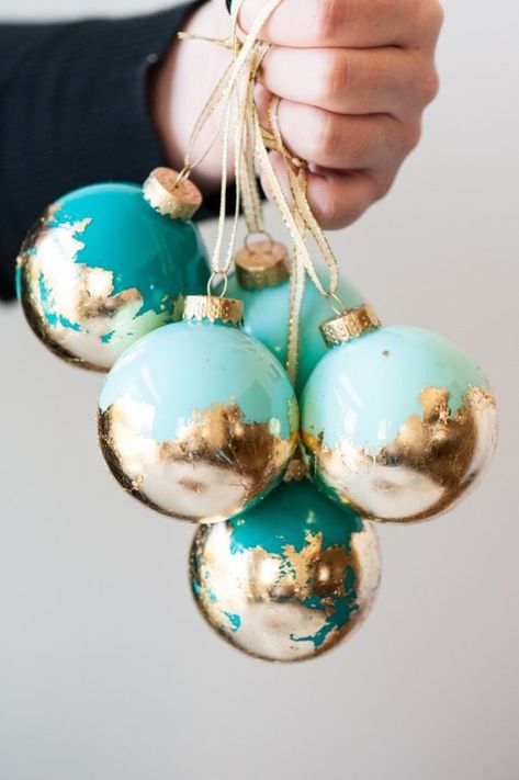 Diy Christmas Ornaments Rustic, Christmas Diy Kids, Diy Christmas Tree Ornaments, Leaf Ornament, Homemade Ornaments, Christmas Projects Diy, Navidad Diy, Gold And Blue, Easy Christmas Diy