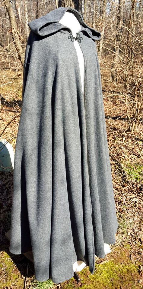 This long dark grey cloak is a full circle of soft warm fleece, giving it wonderful movement and flow. This full length cloak is 58 long. It has a full hood and closes with a matching cloth frog. This cloak is a great costume piece for your local renaissance faire or festival and is comfortable for Cloak Pattern, Chica Dark, Long Cloak, Winter Cloak, Medieval Cloak, Hallowen Costume, Hooded Cloak, Period Outfit, Medieval Clothing