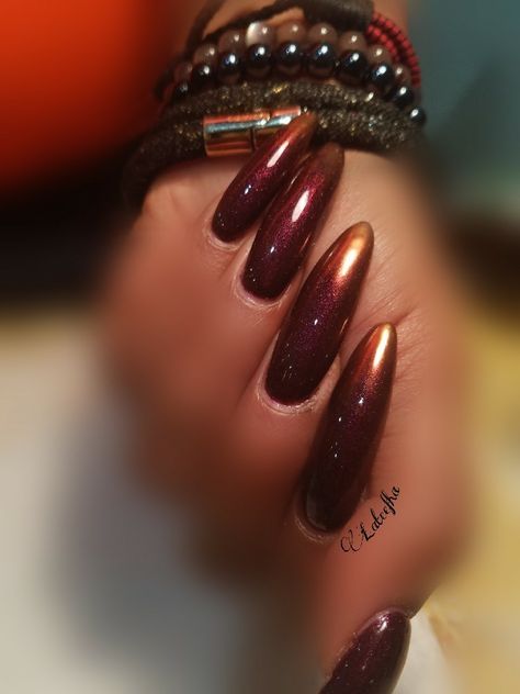 Autumn Nails Chrome, Dark Burgundy Nails Designs, Nails For Burgundy Dress, Maroon Chrome Nails, Ombre Nails Chrome, Hombre Nails Ombre, Nails Red Ombre, Burgundy And Gold Nails, Rose Gold Chrome Nails