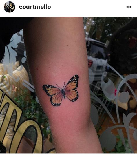 Butterfly Tattoo Inner Arm, Butter Tattoo, Tattoo Inner Arm, Monarch Tattoo, Jay Tattoo, Realistic Butterfly Tattoo, Monarch Butterfly Tattoo, Shoulder Sleeve Tattoos, Piercings Ideas