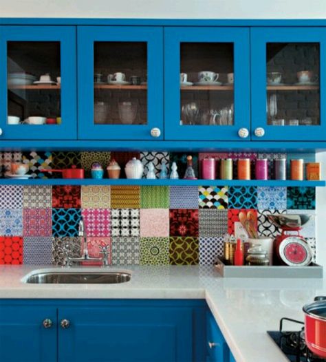 Kitchen. Colorful Kitchen Backsplash, Patchwork Tiles, Diy Kitchen Backsplash, Kitchen Design Color, Kabinet Dapur, Bohemian Kitchen, Deco Originale, Blue Cabinets, Chic Kitchen