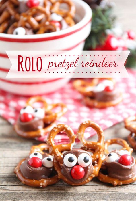 Rolo Pretzel Reindeer - these tasty treats are perfect for the holiday season and so easy to make! Pretzel Reindeer, Rolo Pretzel Treats, Rolo Pretzel, Rolo Pretzels, Pretzel Bites Recipes, Pretzel Treats, Recipes Deserts, Sunny Kitchen, Xmas Treats