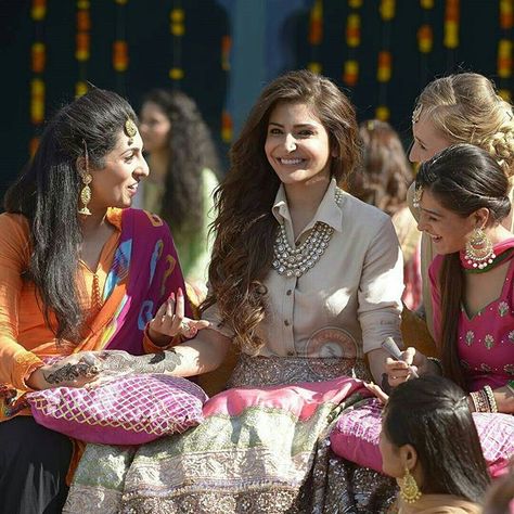 Good Morning! How beautiful did Anushka Sharma look in the wedding sequence of Ae Dil hai Mushkil. Love that Manish Malhotra outfit. @InstantBollywood ❤❤❤ Skirt Types, Mehendi Outfit, Mehendi Outfits, Lehenga Skirt, Manish Malhotra, Anushka Sharma, Indian Wedding Outfits, Indian Attire, Manish