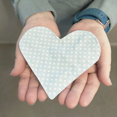 Free Printable Pattern Help babies and their parents connect in the NICU by making and donating Cuddle Hearts Nicu Bonding Hearts, Nicu Crafts, Angel Baby Patterns, Sewn Gifts, Charity Work Ideas, Heart Craft, Micro Preemie, Lovey Pattern, Free Pattern Download