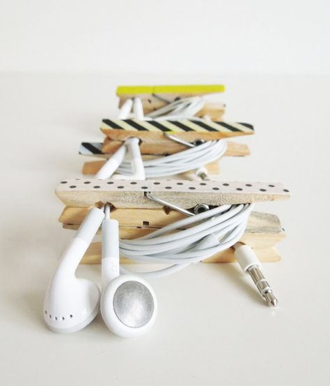 Cable tidy made from clothes pegs and washi tape - genius idea Cable Tidy, Pretty Manicures, Challenges To Do, Clothes Pegs, Lazy Girl, Crafty Kids, Cord Organization, Cable Organizer, Girl Tips