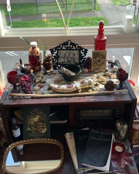 Moon Boy ⚰️ on Instagram: “This altar is from @ungovernable_love please show it some love 🥰 🔮 🔮 🔮 🔮 #witch #witchcraft #witchythings #witching #witchyvibes…” Celtic Altar, Deity Altar, Witchcraft Ideas, Hippie Core, Moon Altar, Digital Grimoire, Witch Altar, Witchcraft Altar, Altar Ideas