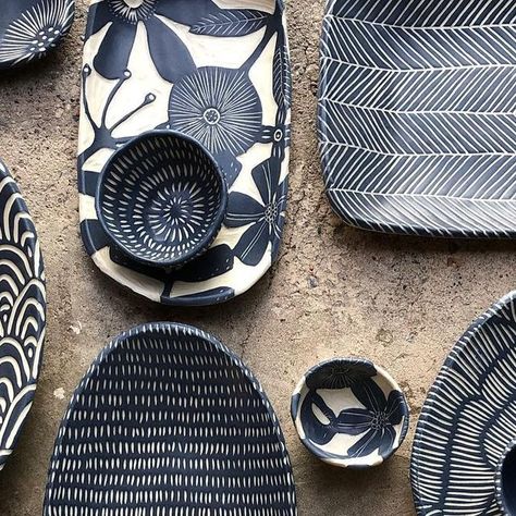 Modhome Ceramics, Ceramics Sgraffito, Pottery Sgraffito, Pottery Videos, Beautiful Pottery, The Grind, Ceramics Ideas, Functional Pottery, Open Studio