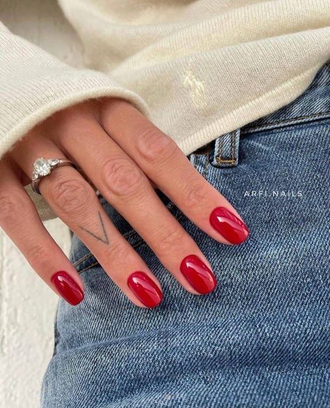 Red Oval Nails Short, Short Red Oval Nails, Squoval Red Nails, Short Oval Red Nails, Rounded Short Nails, Round Nails Red, Short Gel Nails Red, Short Round Red Nails, Red Oval Acrylic Nails