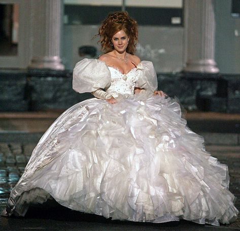 Enchanted (2007). Labyrinth Dress, Enchanted Movie, Enchanted Wedding Dress, Enchanted Dress, Giselle Dress, Disney Belle, Enchanted Wedding, Actrices Hollywood, Movie Fashion