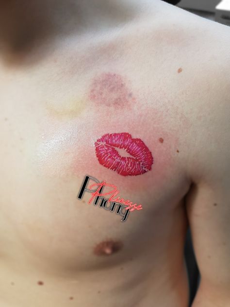 Lip Tattoo Ideas Kisses Men, Men Simple Tattoo Ideas, Kiss Tattoo Men, Lips Tattoo Ideas Kisses, Kiss Tattoo On Neck, 2000s Nails, Kissy Lips, Best Neck Tattoos, Kiss Tattoos