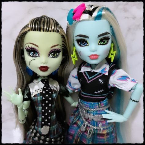 Monster High G1 Vs G3, Monster High Toys, Futuristic Helmet, Mh Dolls, Punk Culture, Bratz Girls, Doll Things, Frankie Stein, Moster High