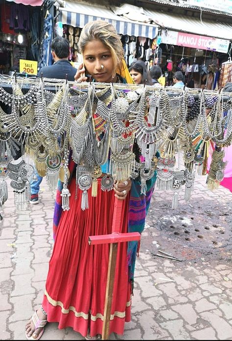 Sarojini Nagar Market, Sarojini Nagar, Delhi Fashion, Delhi Shopping, India Nature, Wedding Jewelry Sets Bridal Jewellery, Travel History, Winter Shopping, Antique Jewellery Designs