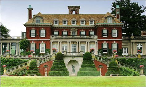 This regal estate was once the home of steel heir John S. Phipps. Built in 1906, the mansion is filled with rare early 20th-century antiques. Old Westbury Gardens, Rustic Arbor, Westbury Gardens, American Mansions, Old Westbury, English Architecture, Amazing Homes, Irish Countryside, Thatched Cottage