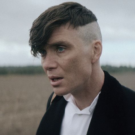 Thomas Shelby Haircut, Cinema Stills, Hard Boy, Peaky Blinders Season, Peaky Blinders Thomas, Peaky Blinders Tommy Shelby, Cillian Murphy Peaky Blinders, Back Piece Tattoo, Lip Drawing