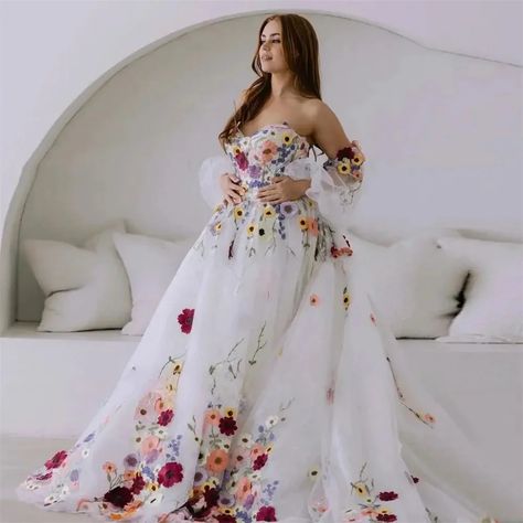 Floral Tulle Prom Dress, Tulle Prom Dresses, Floral Dress Formal, Dress Embroidery, Wedding Dresses With Flowers, Prom Dress Stores, Elegant Embroidery, Wedding Dress Fabrics, Embroidery Floral