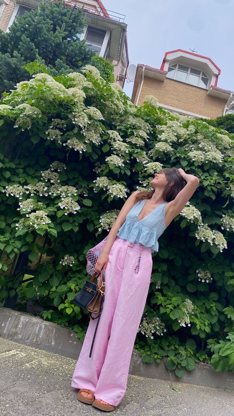 bright summer look linen trousers summer top pink pants summer look 2024 Pink Linen Trousers Outfit, Pink Pants Summer, Linen Trousers Outfit Summer, Pink Linen Pants Outfit, Pink Linen Trousers, Trousers Outfit Summer, Linen Trousers Outfit, Pink Linen Pants, Pink Pants Outfit