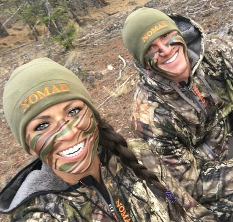 Face paint on point Hunting Face Paint Ideas, Army Face Paint, Hunting Face Paint, Camo Makeup, Camouflage Face Paint, Camo Face Paint, Side Haircut, Hunter Costume, Country Best Friends